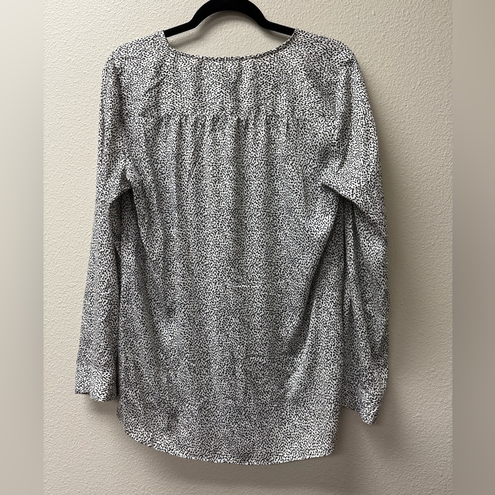 Ann Taylor long sleeved blouse. Black and white. Size 10 with stylish ruffles. - Picture 5 of 5
